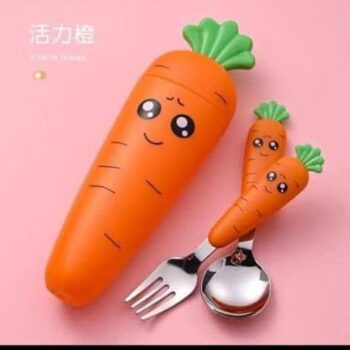Carrot cutlery with carrot case